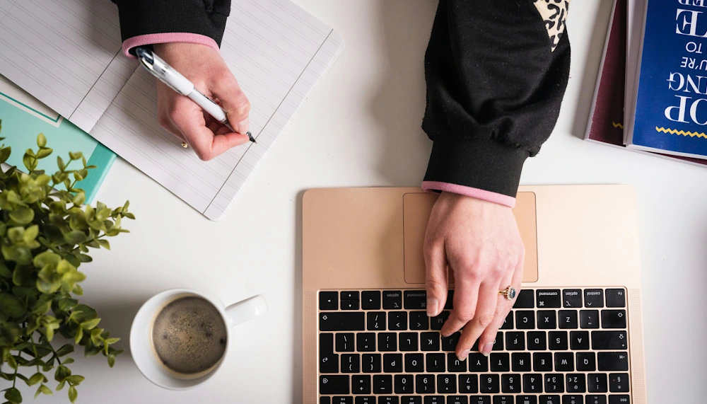 Pros and Cons of Using Essay Writing Services banner